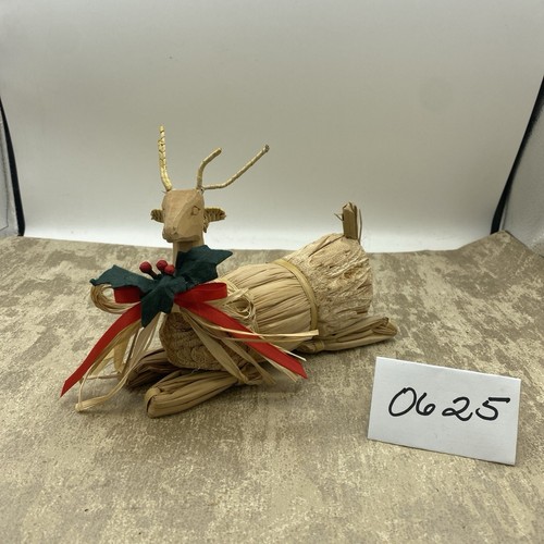 Wood carved reindeer straw - wood,