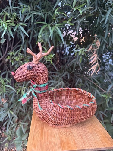 Vtg wicker woven - vtg, reindeer