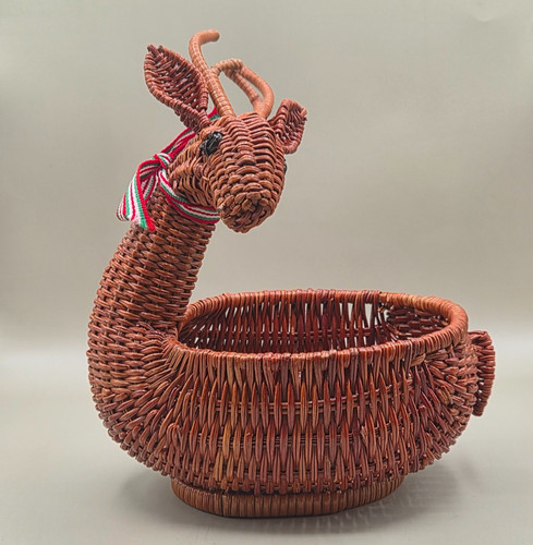 Vintage avon wicker menagerie - avon,